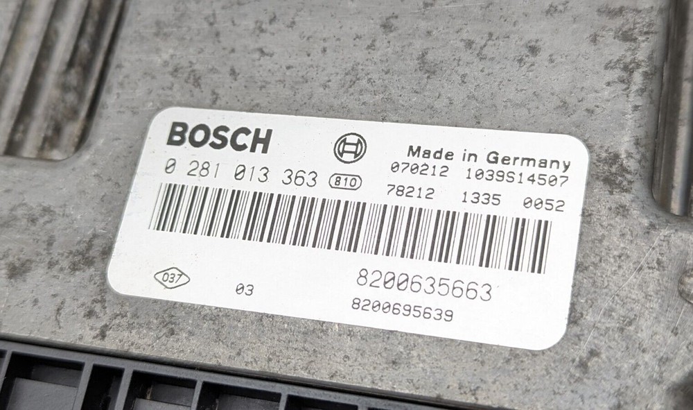 Engine control unit Renault Master / Opel Movano 0281013363 8200635663