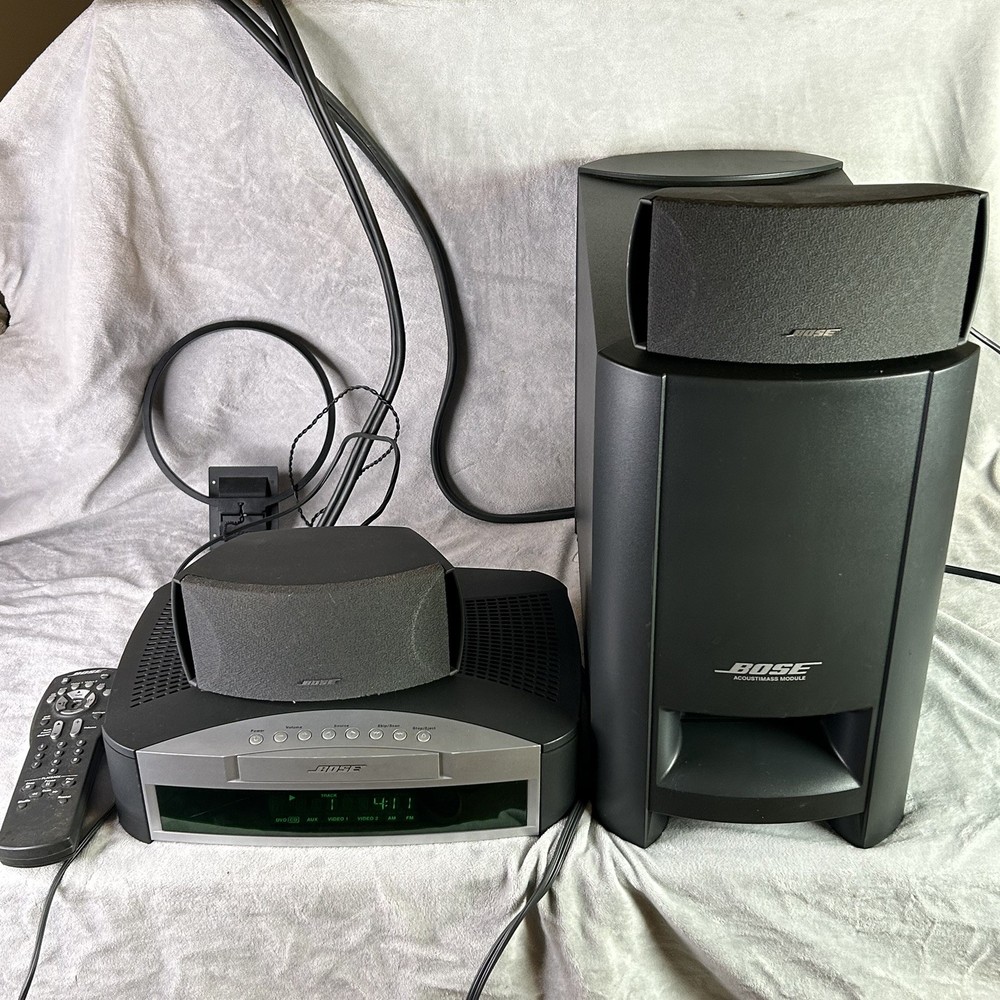 BOSE AV3-2-1 Series III DVD/CD Media Center + Remote - Complete - TESTED