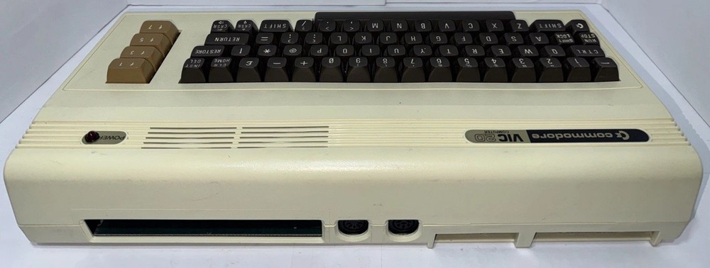 Commodore VIC-20 Vintage Computer Console Complete w Box Manual Tested & Works