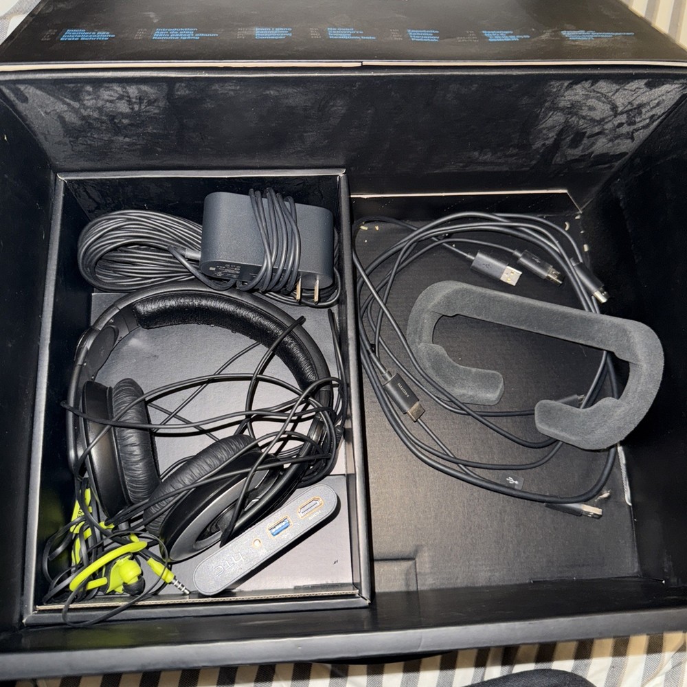 HTC Vive VR Headset, headset only read desc