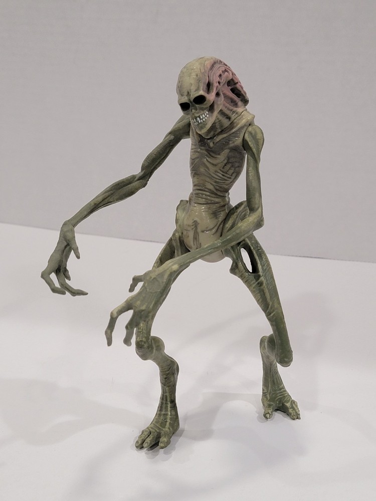 Alien Resurrection - Alien Figure 8" Tall