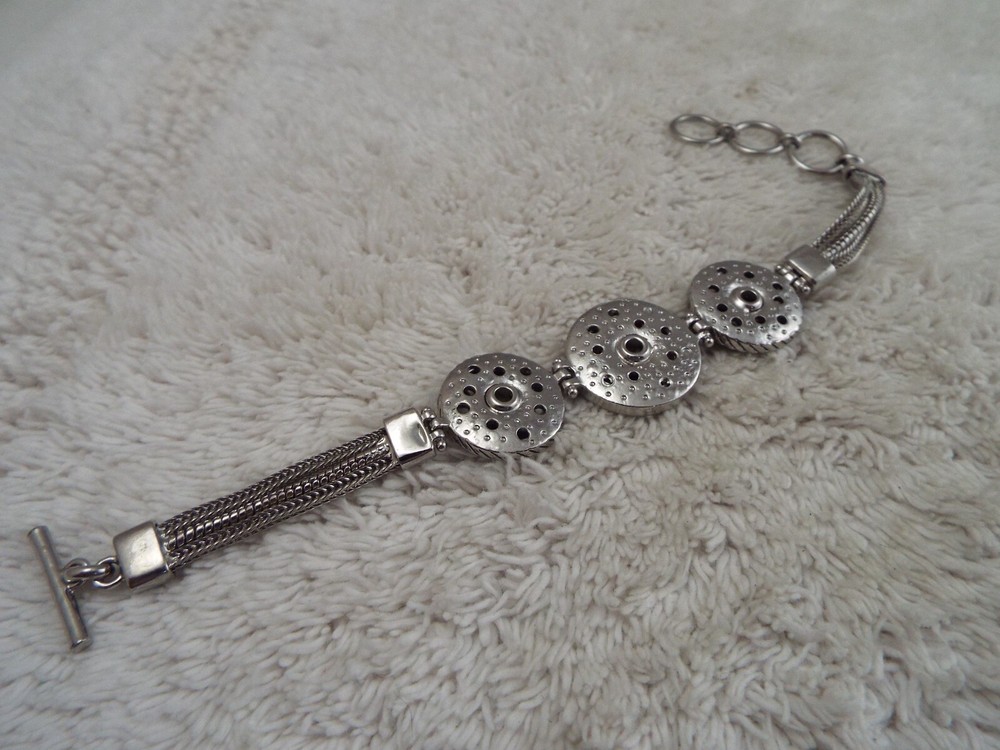 Silvertone Hammered Ring Toggle Bracelet (H12)