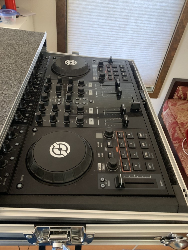 Native Instruments Traktor Kontrol S4 Mk1 DJ Controller With Odyssey Glide Case