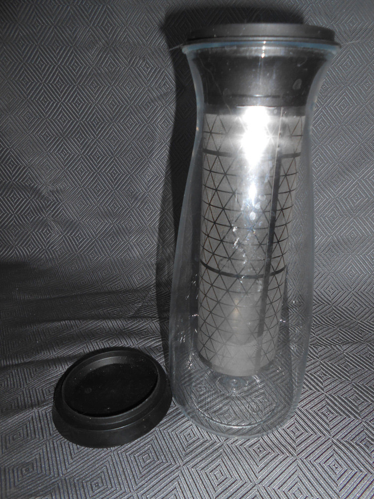 Tupperware Cold Brew Carafe For Iced Coffee or Tea, 1¼ qt