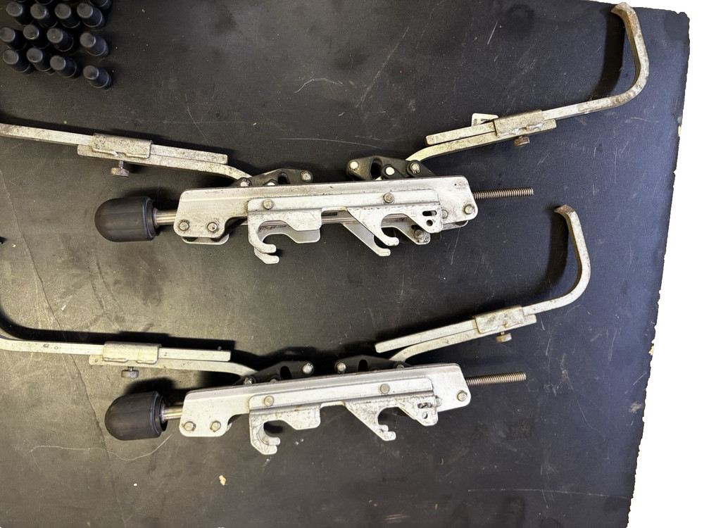 HUNTER WHEEL ALIGNMENT TIRE GRIPPERS