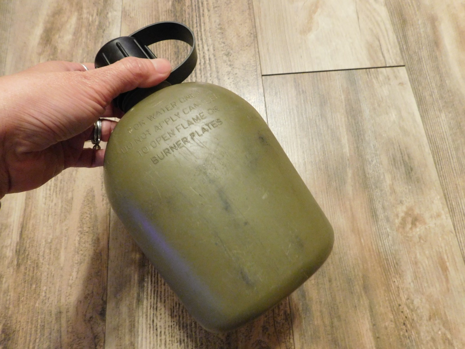 US MILITARY 1 QUART OD GREEN PLASTIC CANTEEN " US 1984 ZARN"