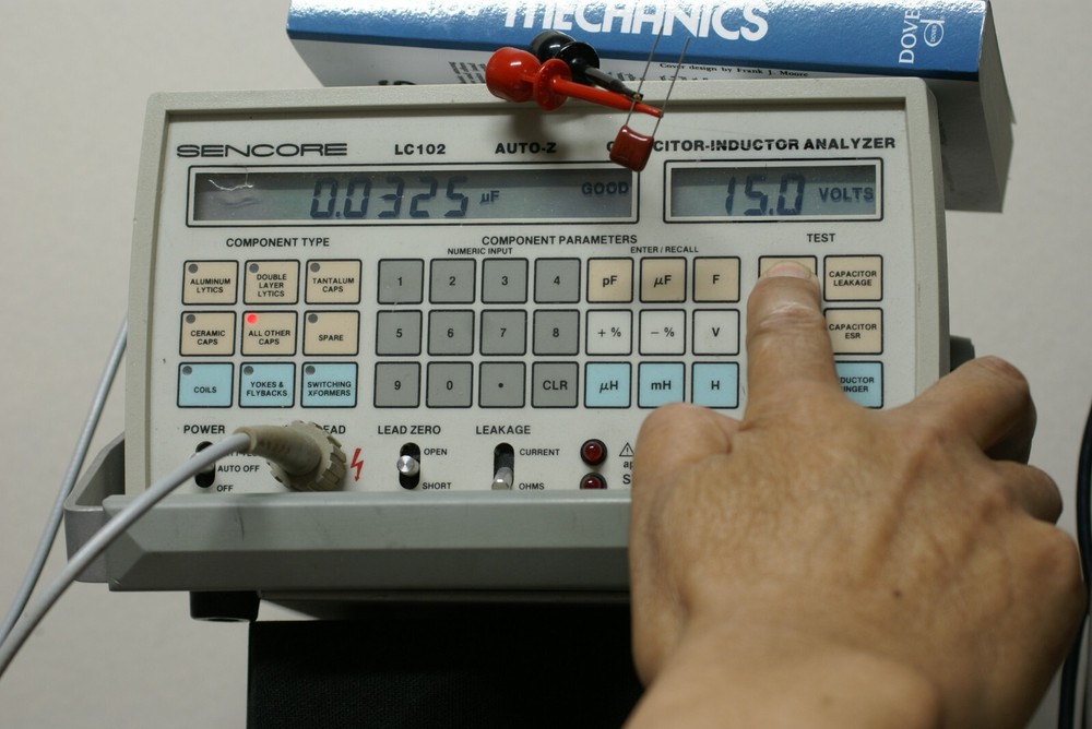 Sencore LC102 Capacitor and Inductor Analyzer working in good order (Read)