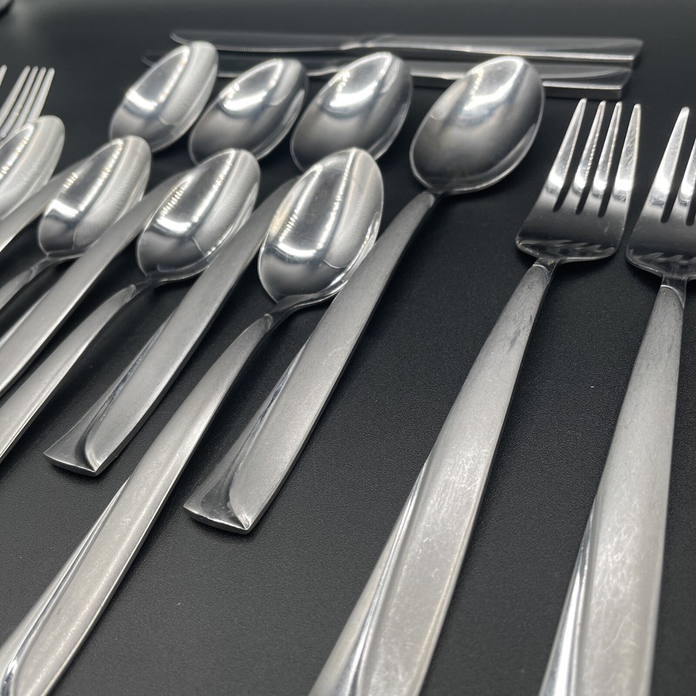Oneida Stainless Madeline Flatware Service For 4, Modern Solid ~ Nice!