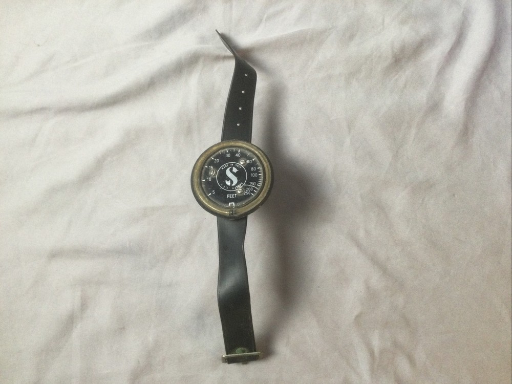 Vintage Scubapro Wrist-Depth-Gauge, Collector's item. Untested