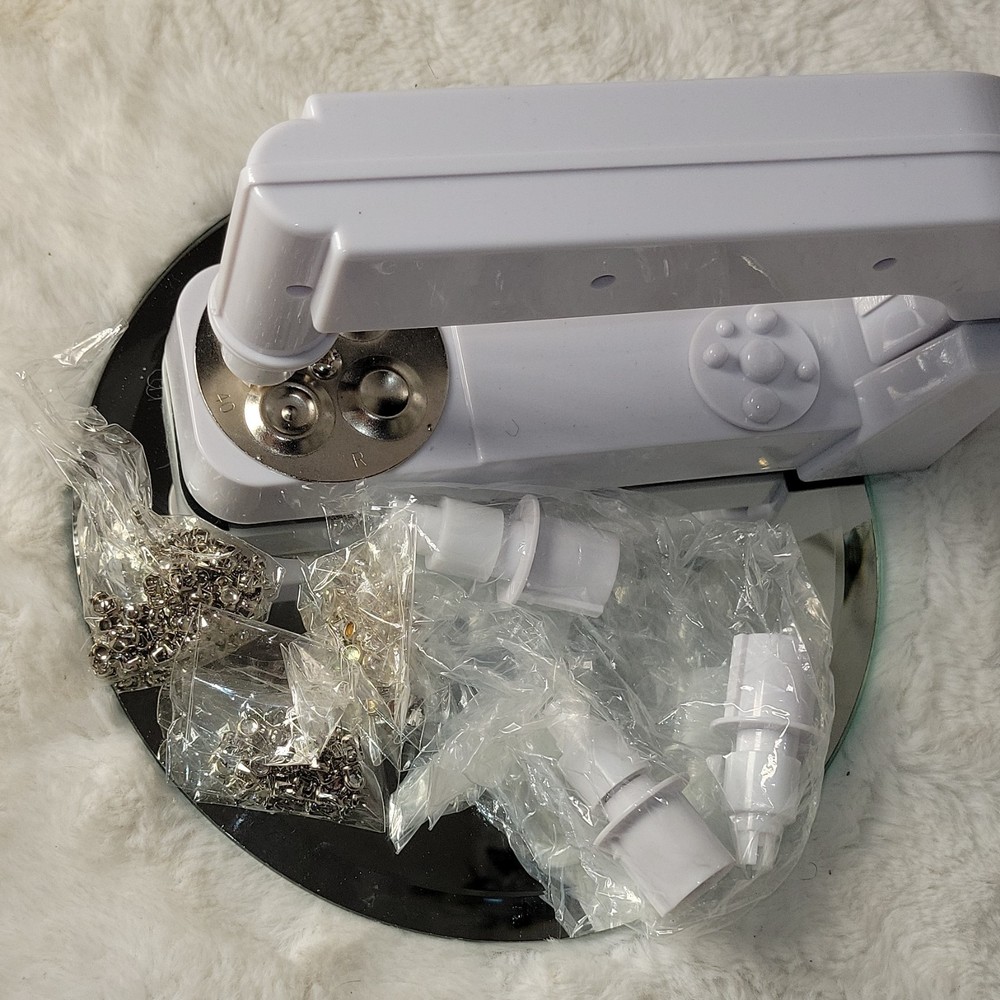 BeDazzler Rhinestone & Stud Setting Tool BDZ-06 with Attachments & Studs