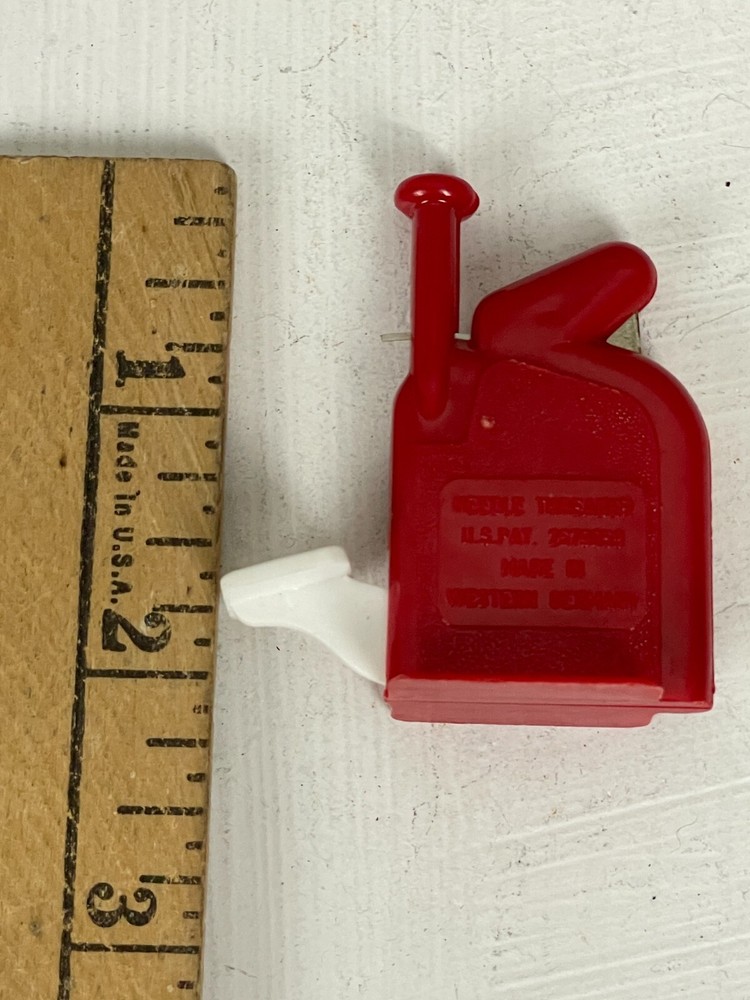 Vintage 2" Automatic Sewing Multipurpose Needle Threader Red