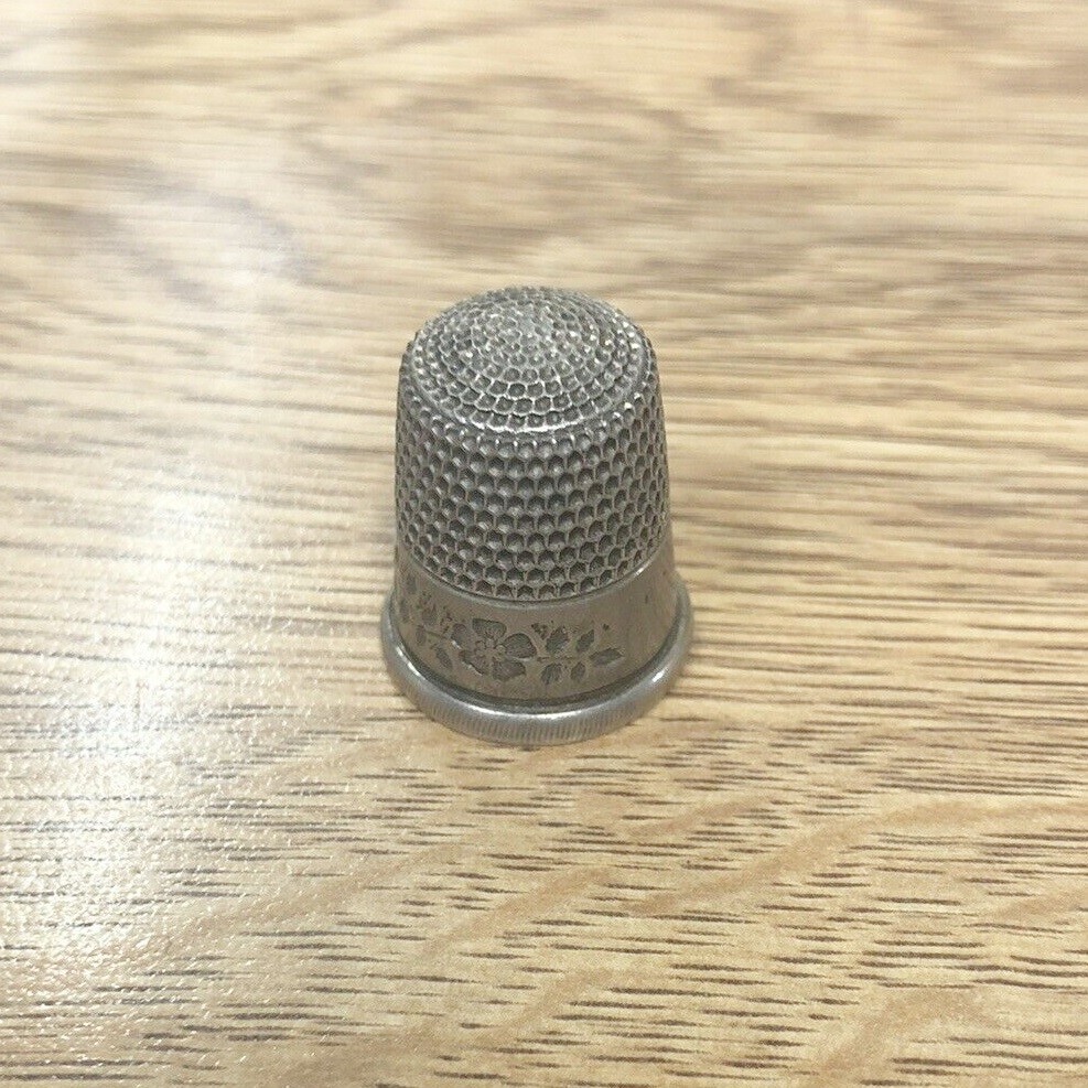 VINTAGE Sterling Silver Flower Design Thimble