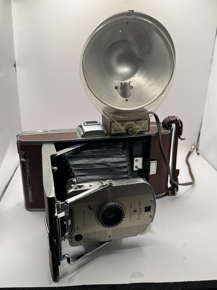 VTG Polaroid Land Camera model 95 A With Light Flash Untested