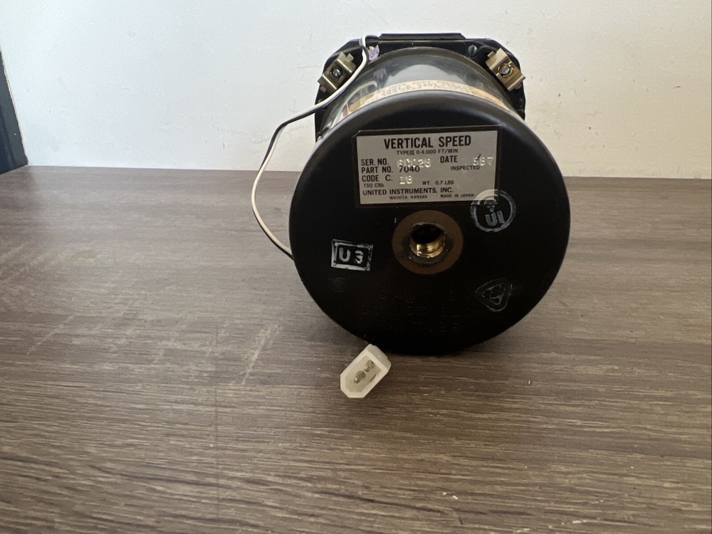 United Instruments, Inc. Beechcraft Vertical Speed Indicator P/N: 7040