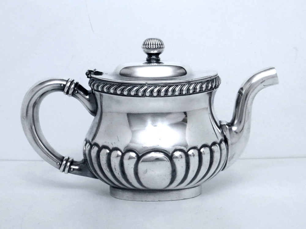 GORHAM SILVER SOLDERED WWI–INTERWAR USN OFFICERS’ TEAPOT HORIZONTAL EAGLE CREST