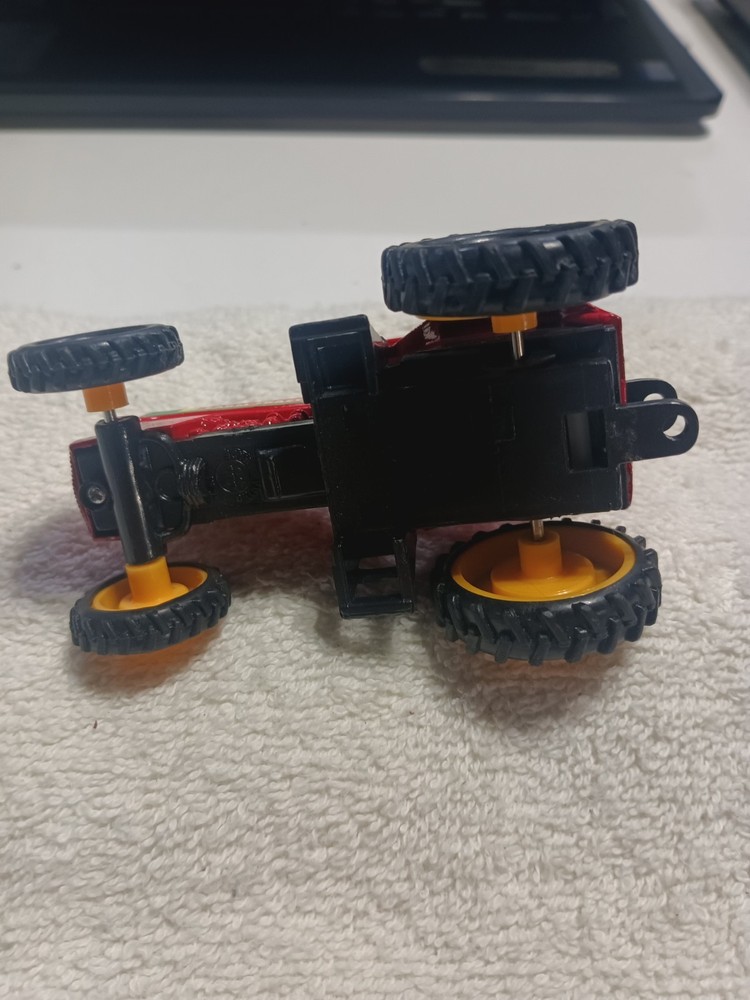1/32 Motorized Pull and Go Red Farm Tractor