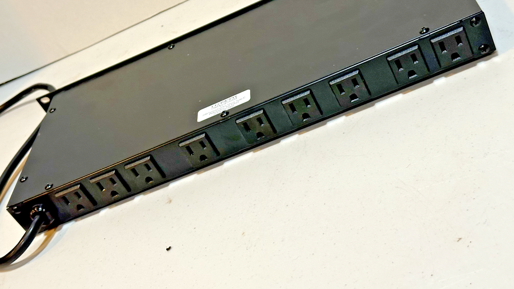 Powerwerks Server Rack Model 1610 Power Pro Conditioner