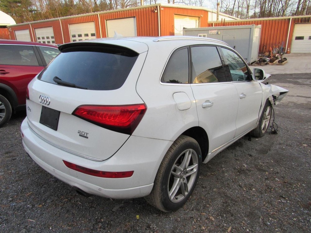 Q5 2017 Glove Box 1102002