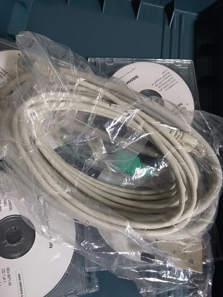 Tektronix TLA7012 Logic Analyzer mainframe only, without grabber