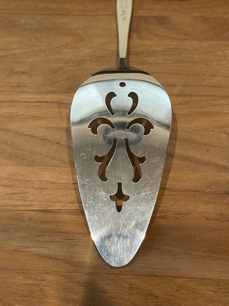 International Deep Silver LAUREL MIST pie server