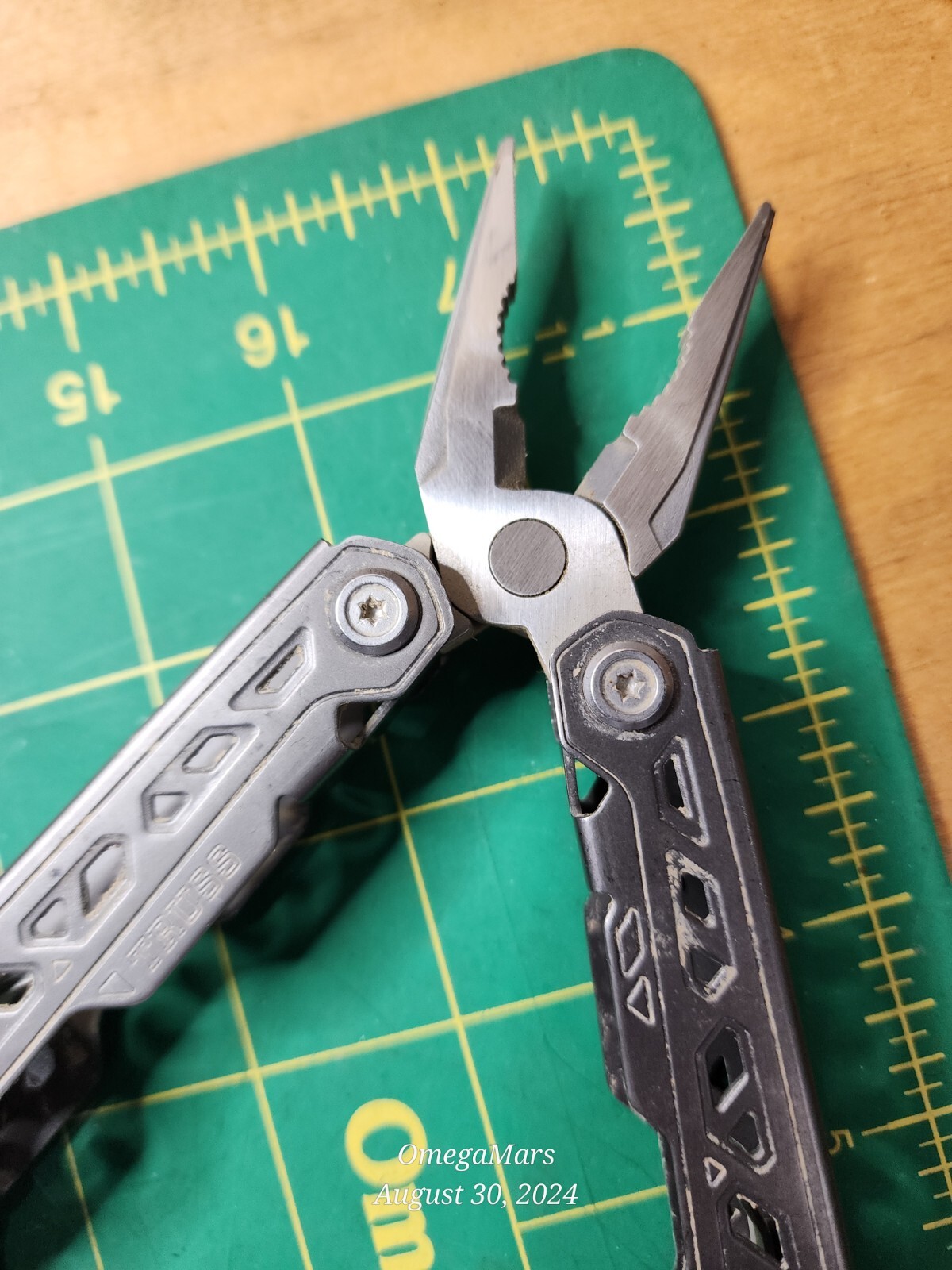 Gerber Truss 17-in-1 Multi Tool Random selection of ONE tool per order Grade A