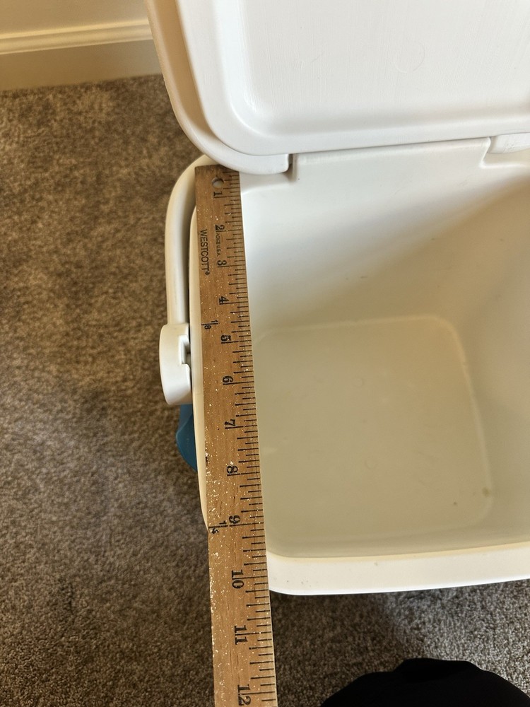 Igloo Ice Cube 12 Quart 14 Can Plastic Cooler With Top Tray Handle