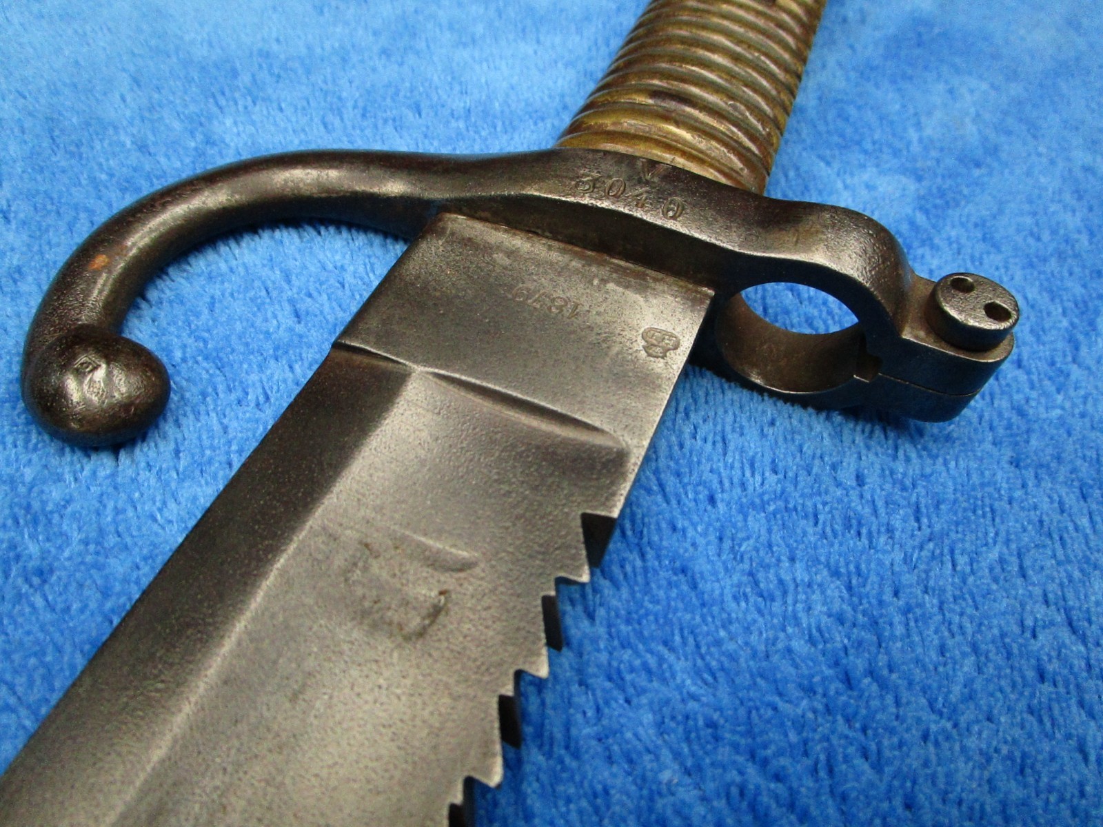 RARE ORIGINAL ANTIQUE M1868 BELGIUM SAWBACK BAYONET AND SCABBARD WITH HANGER