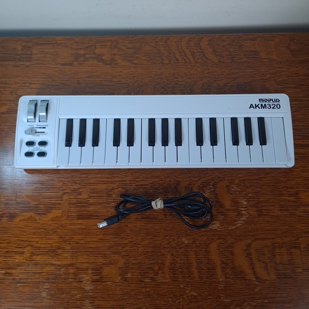 midiplus AKM320 Midi Keyboard Controller USB - White