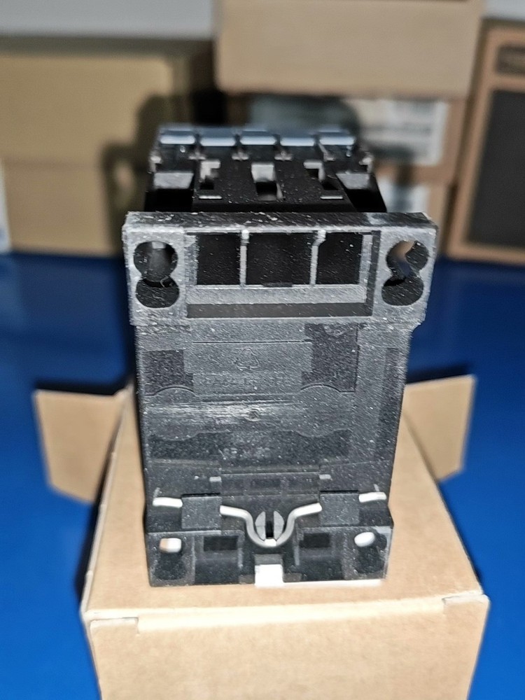 1PCS NEW 3RT2016-2AN21 Contactor SIEMENS