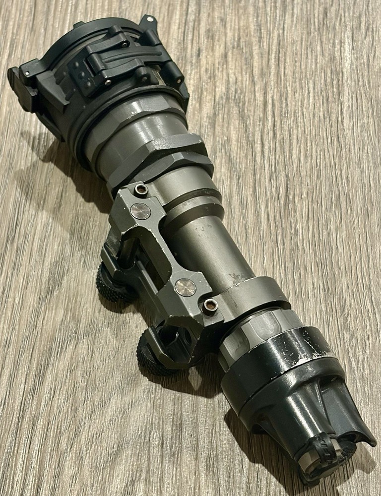 Surefire Legacy Model M951 Weapon Light System With IR Filter/Cap - Screw Mount