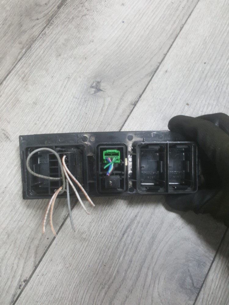 VOLVO VNL SWITCH PANEL FOR DASH PANEL W/ SLEEPER FAN SWITCH 3175616