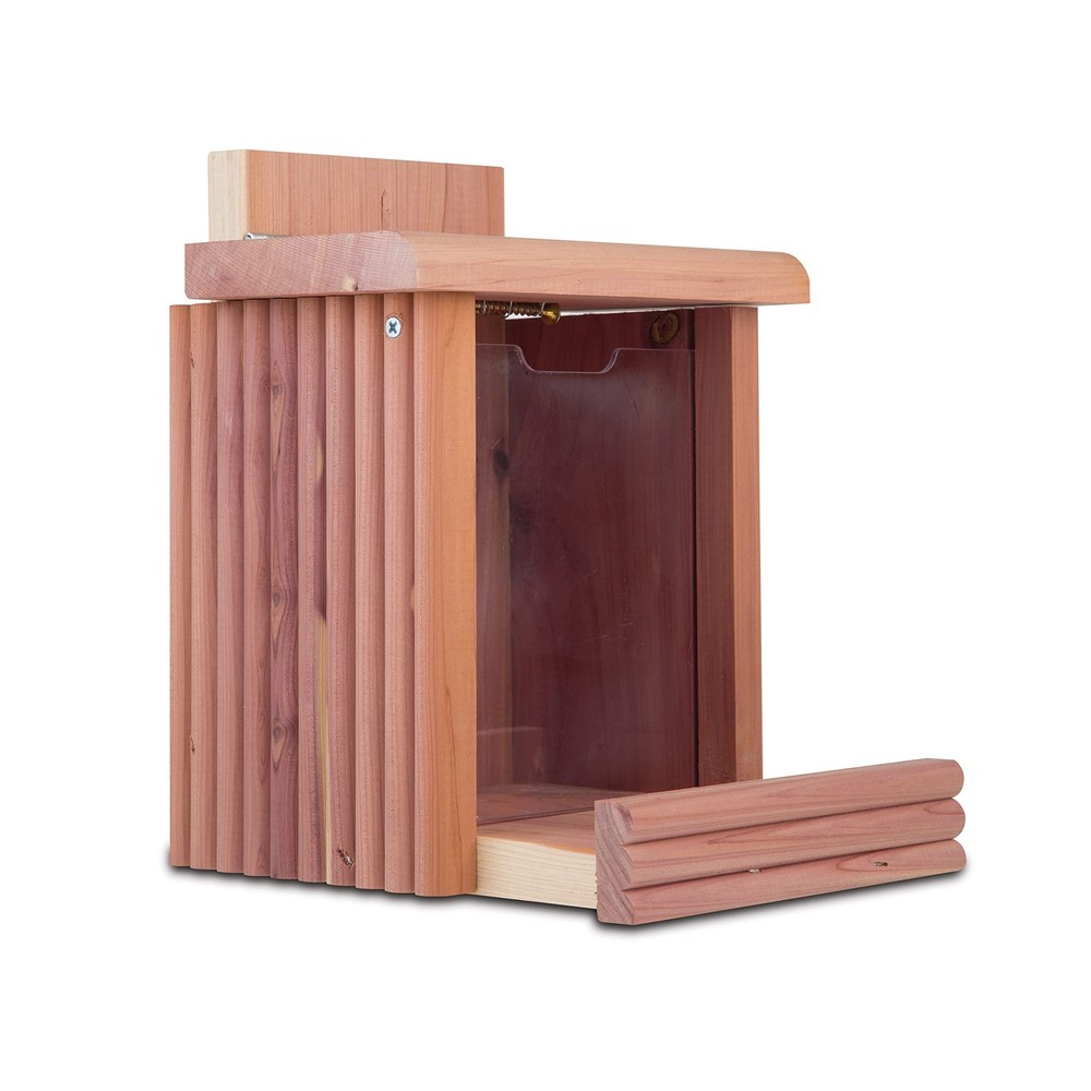 Pennington Cedar Squirrel Snacker Feeder, 2.75 LB Pounds Capacity,
