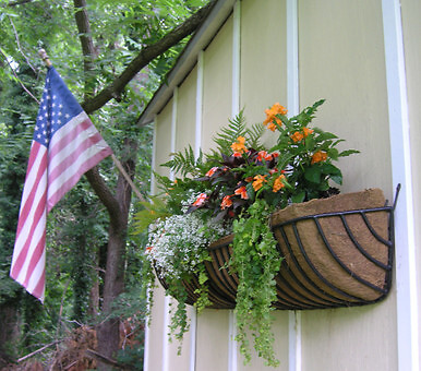 72 in Sectional Window Hayrack with Molded Coco Liner