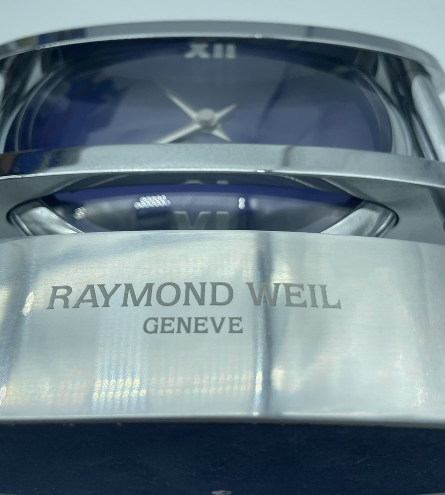 RAYMOND WEIL GENEVE "OTHELLO" CHROME DESK CLOCK