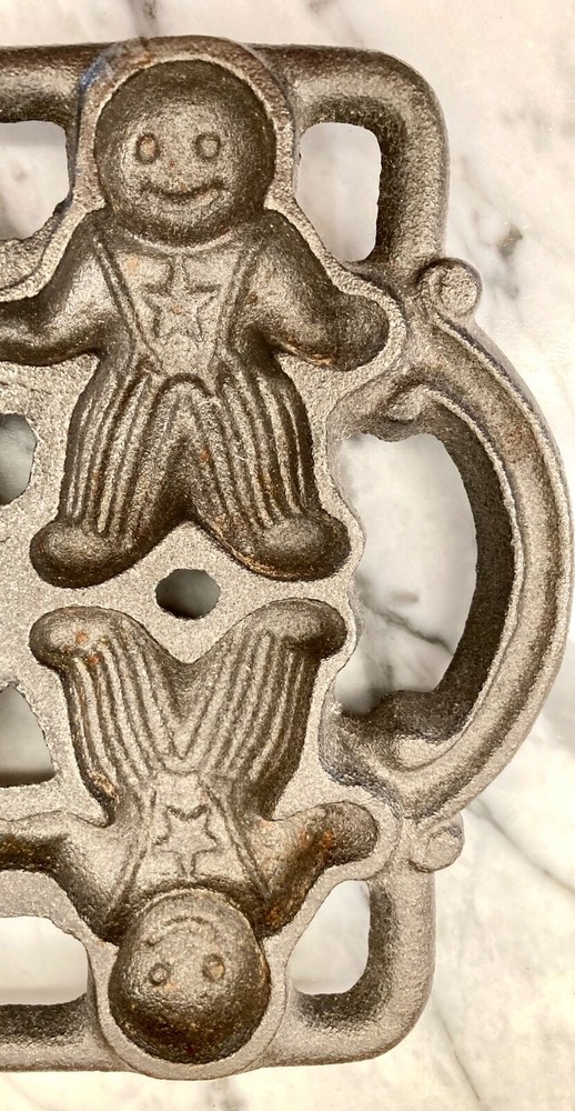 CAST IRON GINGERBREAD MAN PAN