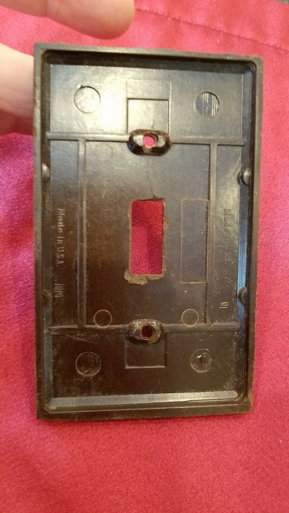Vtg Single SWITCH PLATE BAKELITE BROWN RIBBED COVER LINED DECO DASHED BORDER -B4