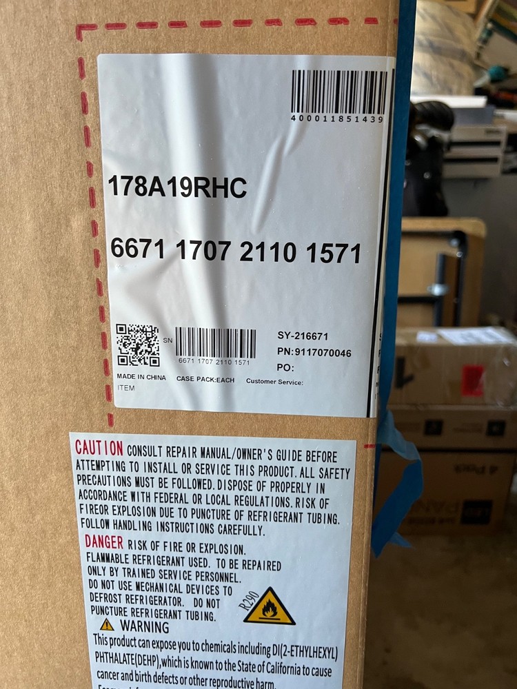 Avantco A23RHC 29" Solid Door Reach-In Refrigerator