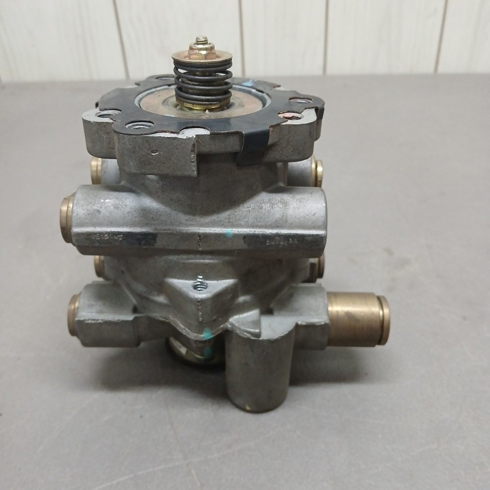 BENDIX BRAKE VALVE T 5005185 A / T 5018331 Untested