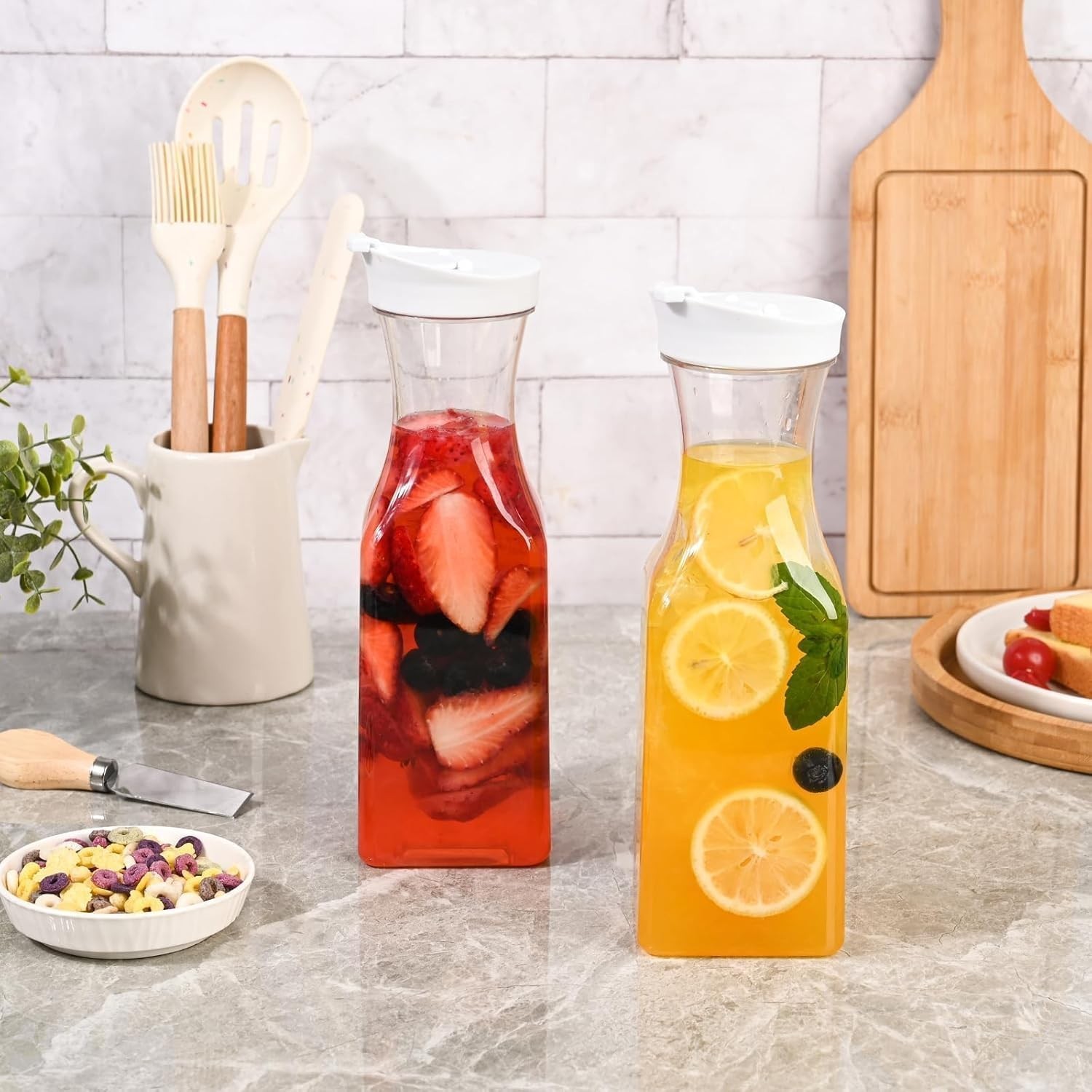 Set of 4 Plastic Carafe with Lid, 1 Liter Mimosa Bar Supplies, Large Square B...