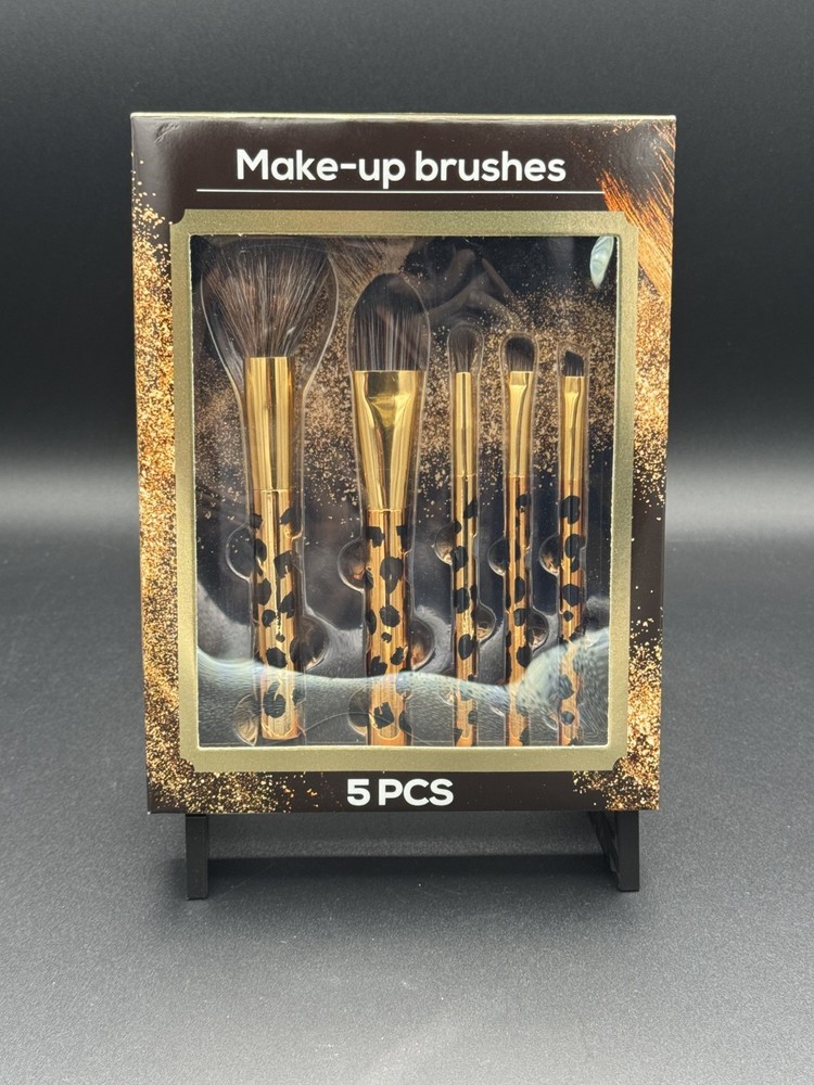 5pc Make up Leopard print, Includes 5 different brushes Brand NEW