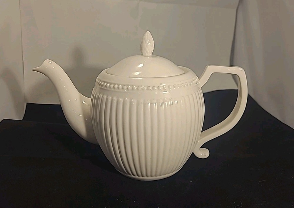 Grace Tea Ware Teapot White Classic Look