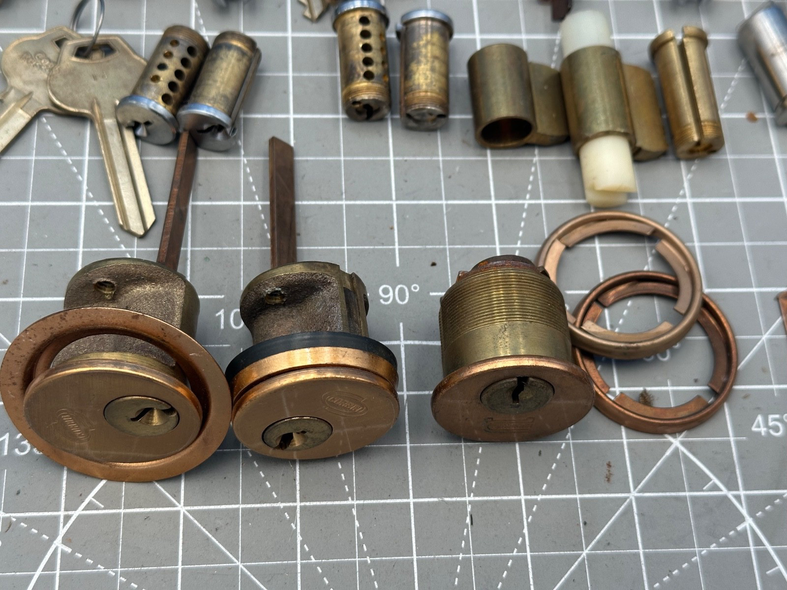 LOCKSMITH LOT - 14 CYLINDERS (SHLAGE, CORBIN, RUSSWIN) AND 7 PLUGS