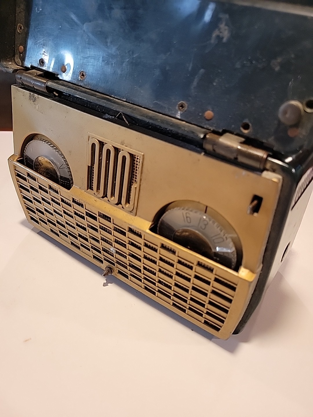 Vintage Motorola Model Green with Gold Flip Up Vintage Tube Radio 52M1U - AS-IS