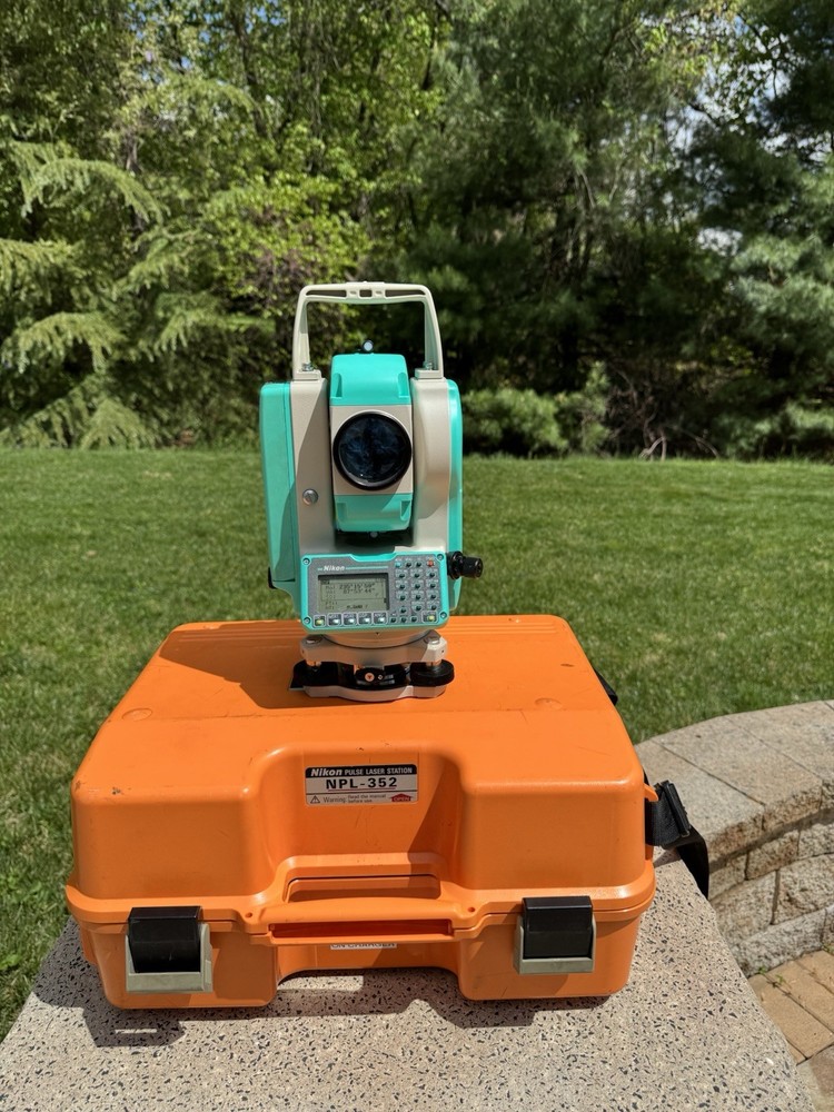 NIKON NPL-352 PRISMLESS TOTAL STATION