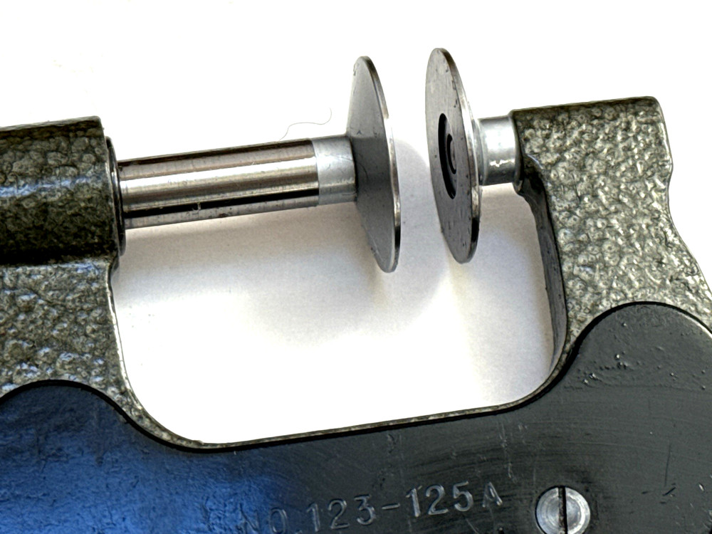 Mitutoyo - Disk Micrometer 123-125 0-1" .001"