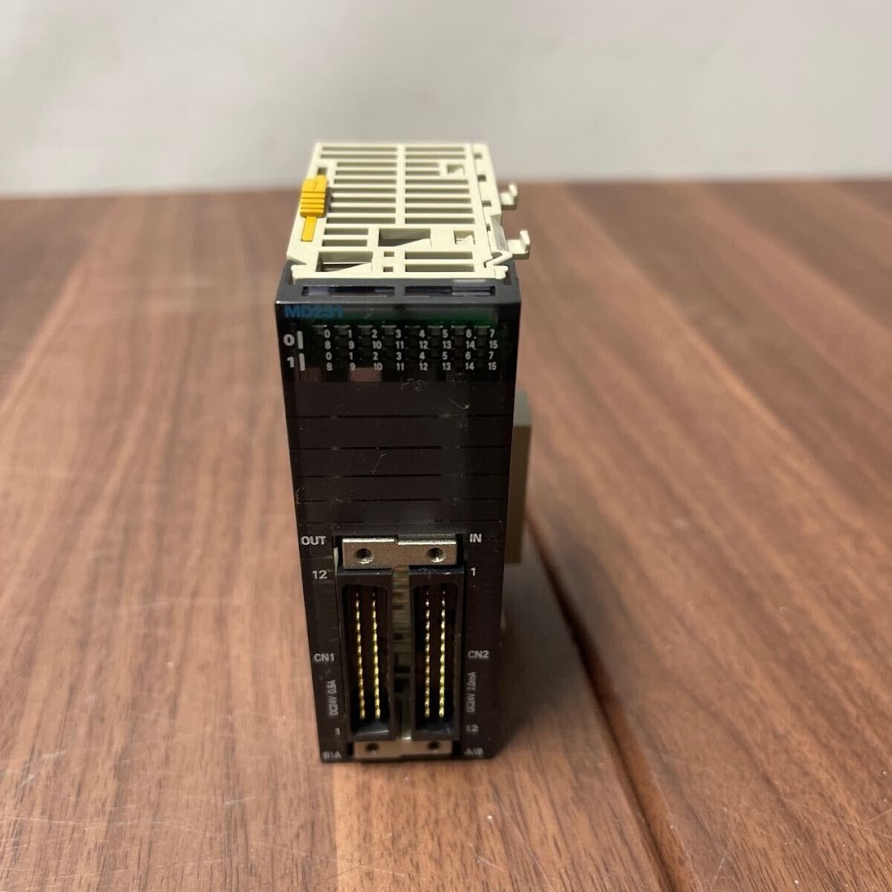 OMRON CJ1W-MD231 PLC DC Input Transistor Output Module USED