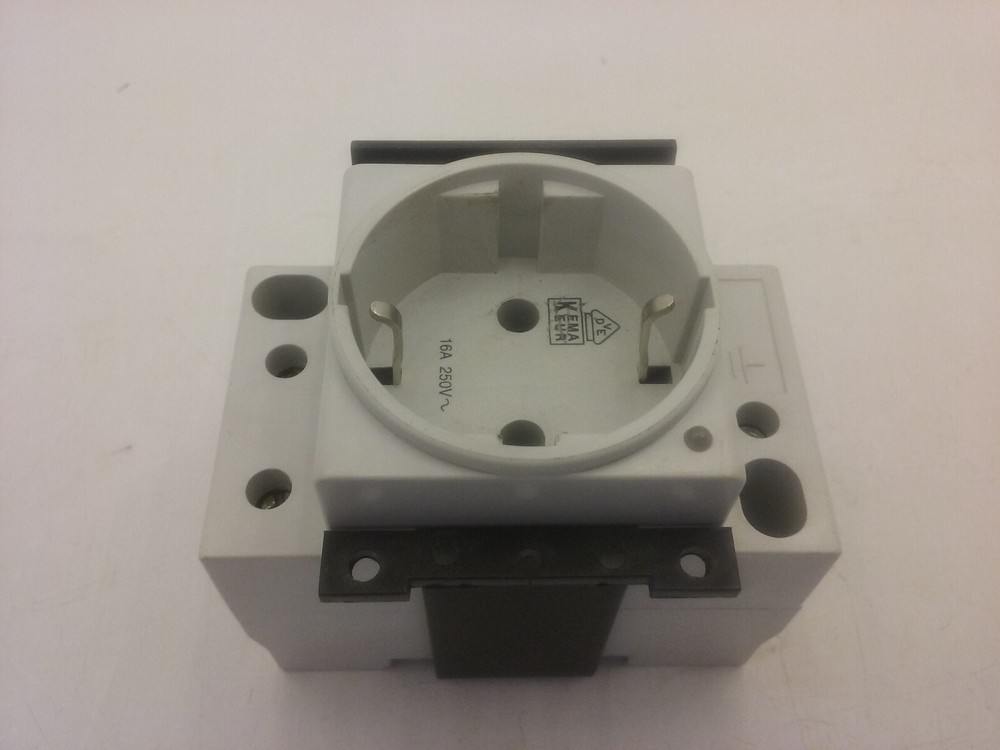 KEMA KEUR SOCKET 16A 250V-AC