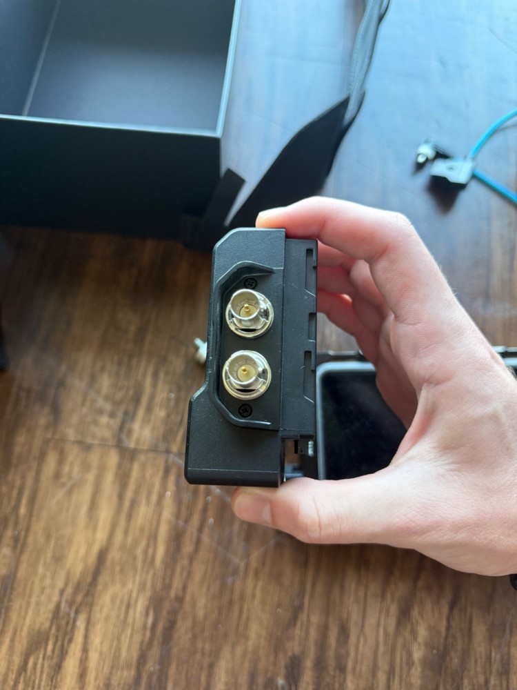 Atomos Ninja V+ SmallRig Cage,V-Mount Could Carter & Cable, Sun Visor, batteries