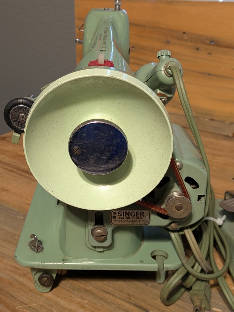SINGER Model 185J Sewing Machine