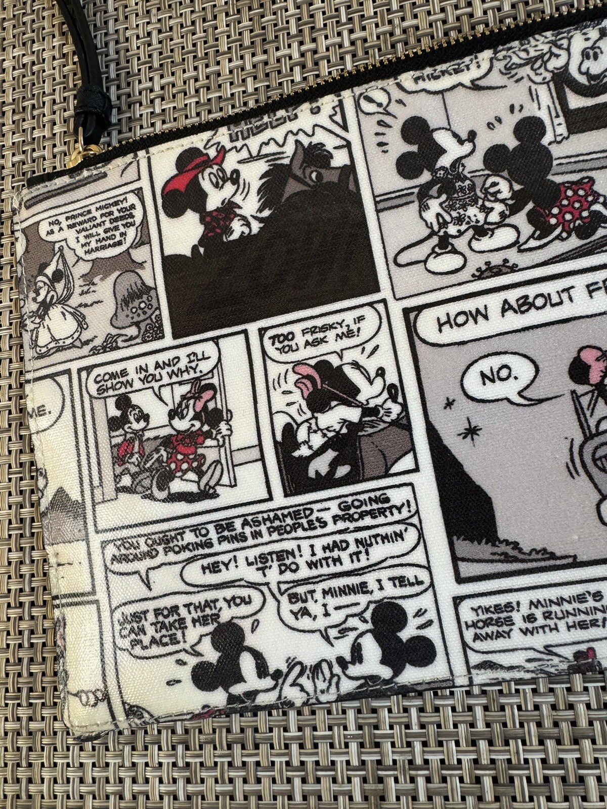 KATE SPADE X DISNEY Mickey Minnie Mouse Comic Medium Corner Zippered Wristlet